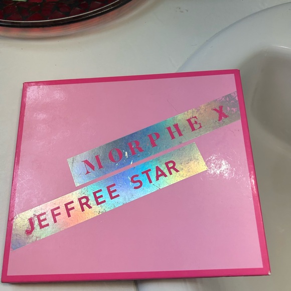 Jeffree Star Pink Eyeshadow Palette - Picture 1 of 3
